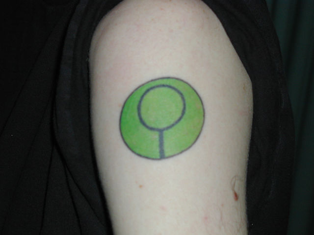  Errera <errera@bungie.org>, who sent in the pics, the tattoo is real (a 